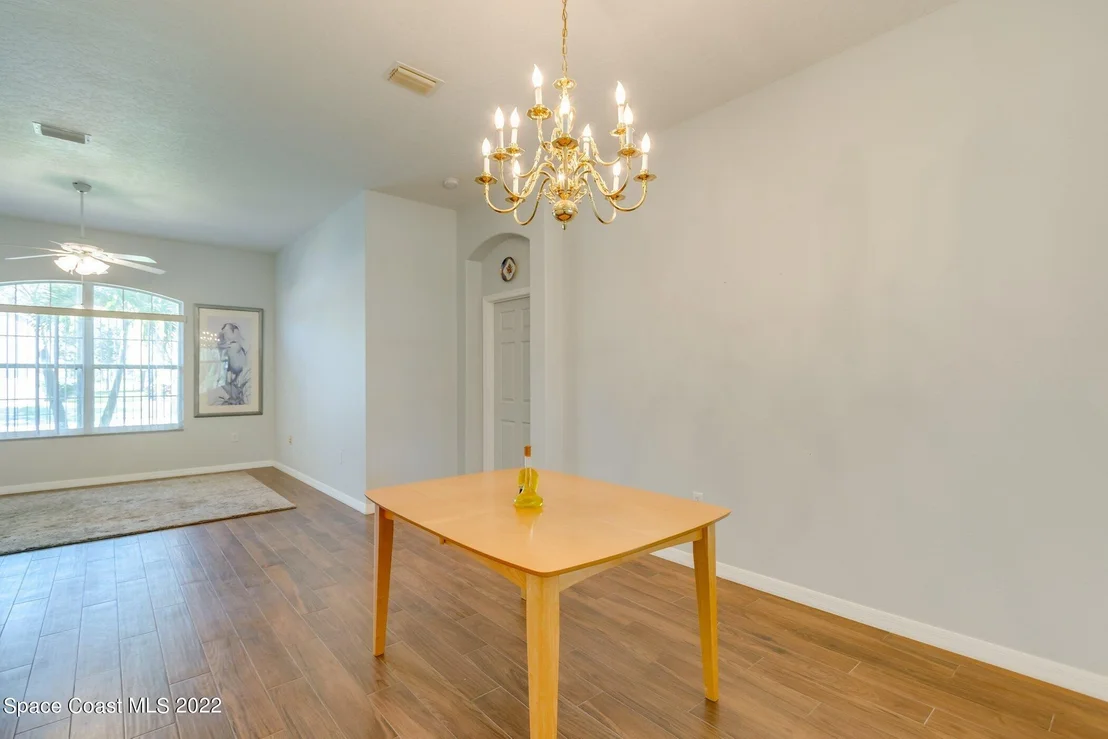 Photo of 1915 Windbrook Drive SE