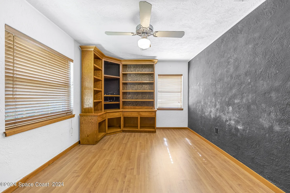 Photo of 319 Howard Lane