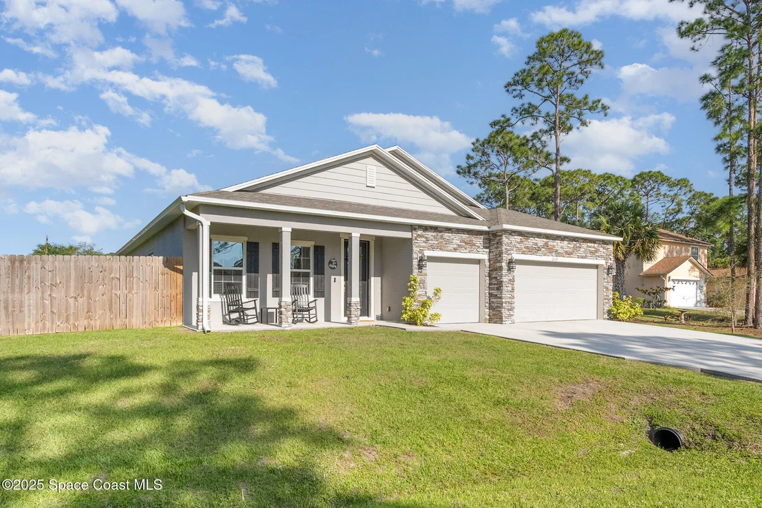 Photo of 2615 Carson Drive SE