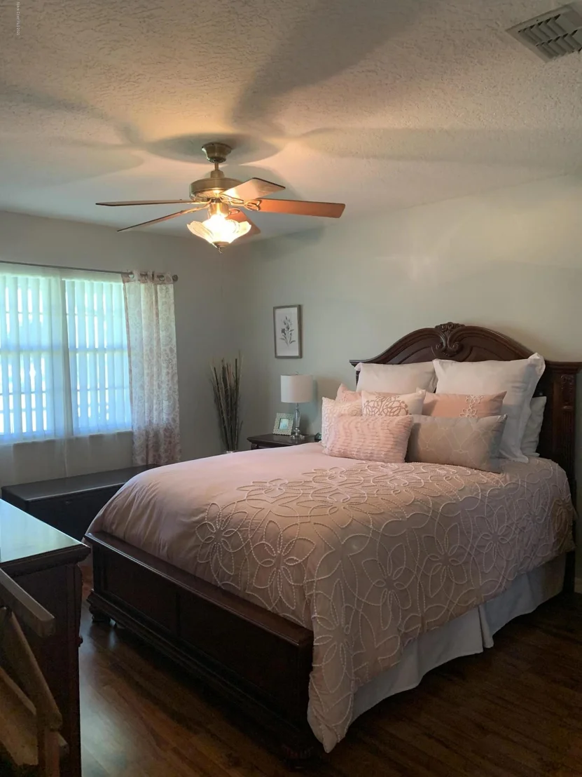 Photo of 5275 Devon Street