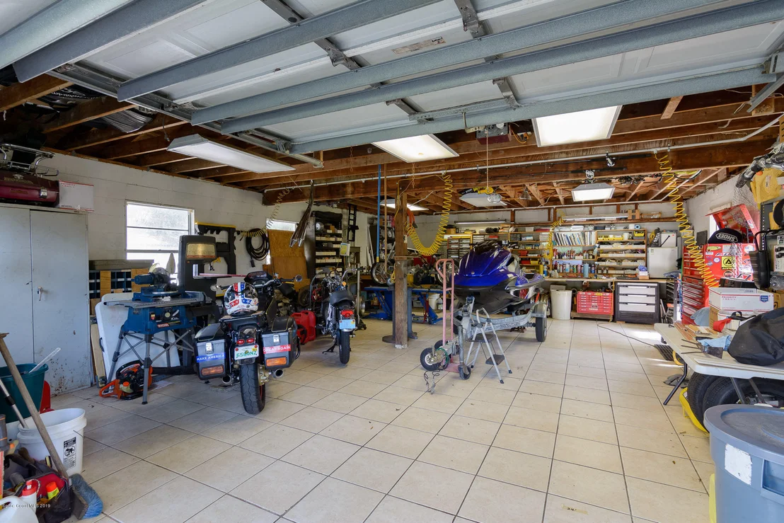 Photo of 1390 Hall Road