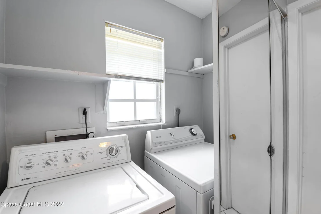 Photo of 1081 Mariposa Drive NE