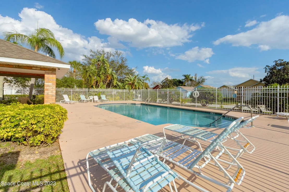 Photo of 1218 White Oak Circle