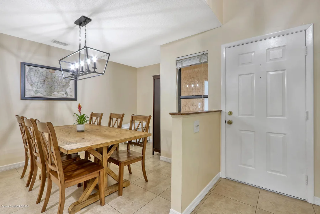 Photo of 1034 Abell Circle