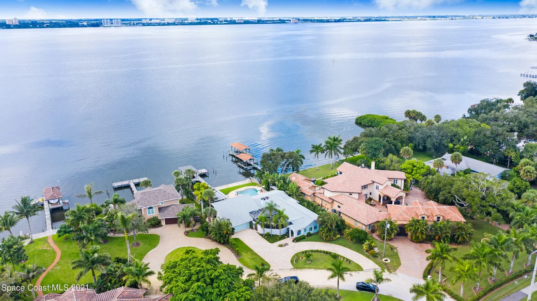 Photo of 600 N Riverside Drive