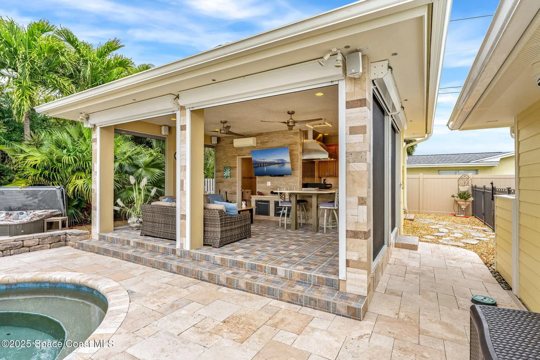 Photo of 610 Mango Drive