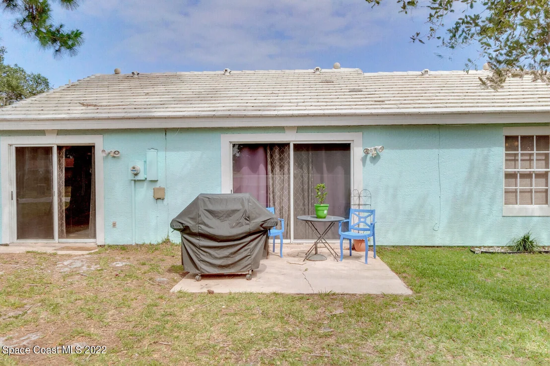 Photo of 802 Wateroak Drive NE