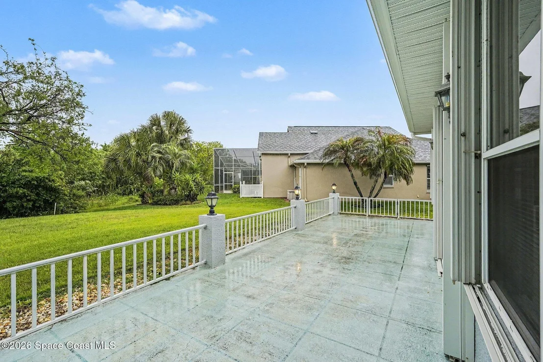 Photo of 981 Victoria Place
