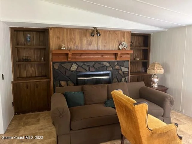Photo of 565 Vivian Drive