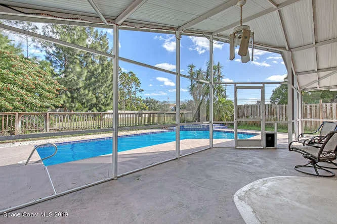 Photo of 3916 Saint Armens Circle
