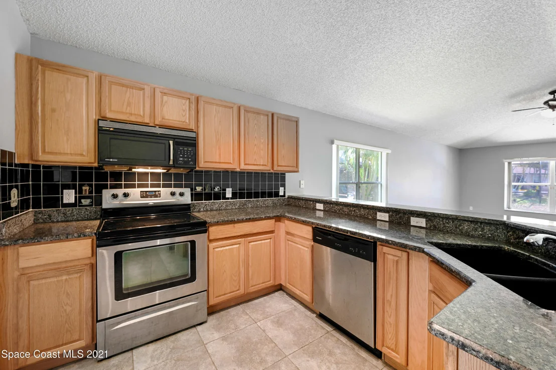 Photo of 2560 Stratford Pointe Drive
