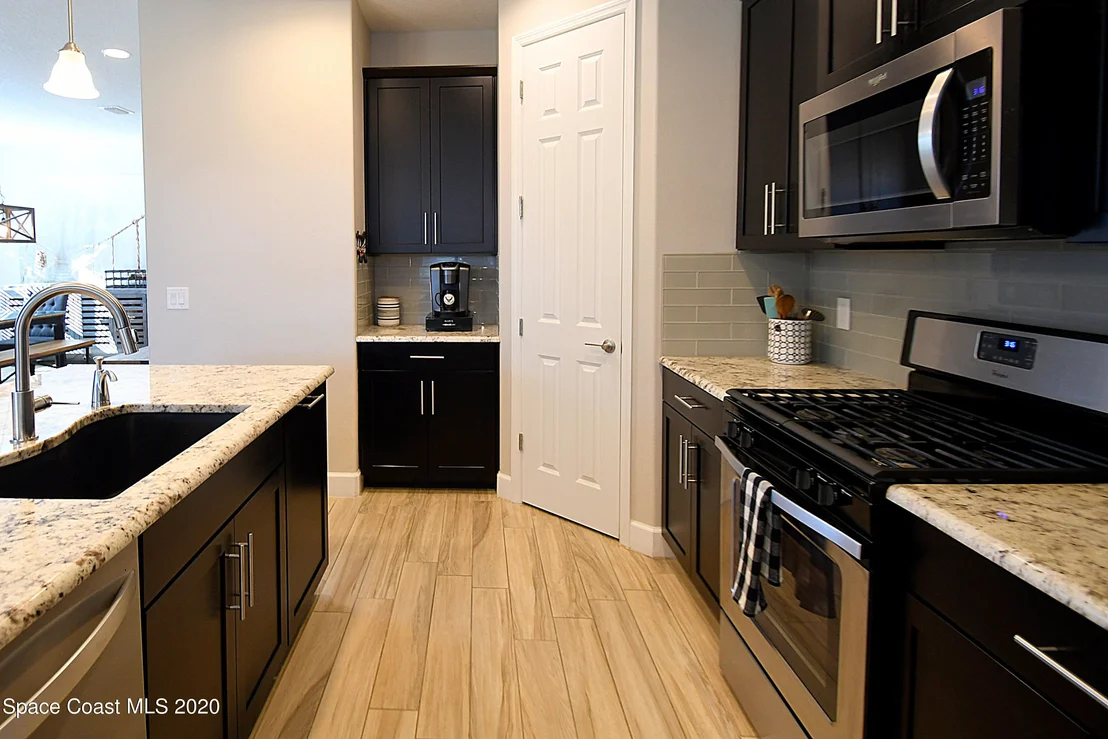 Photo of 2872 Casterton Drive