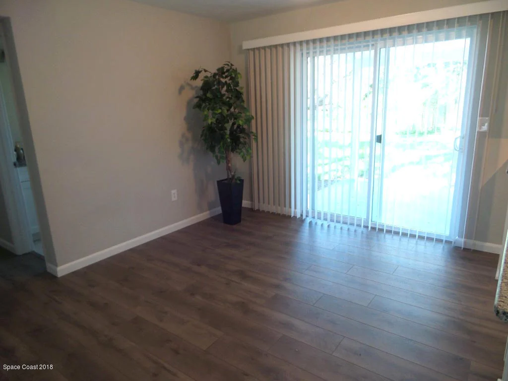 Photo of 1577 Queen Terrace