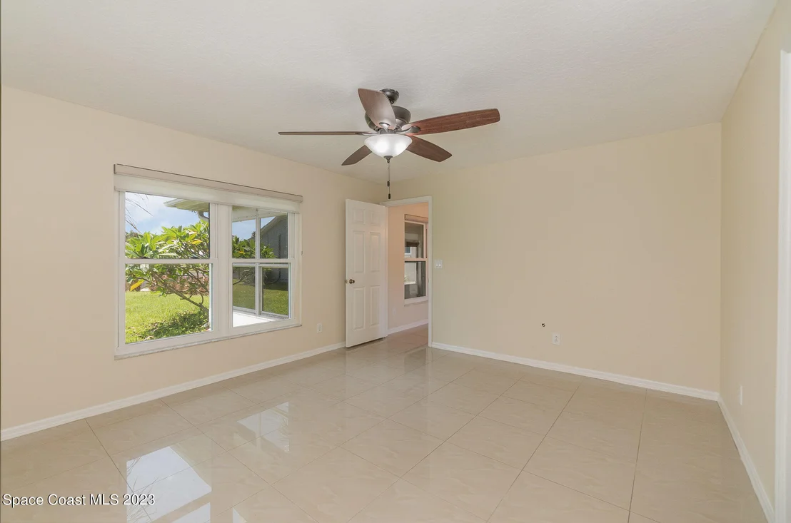 Photo of 4354 South Lakes Circle