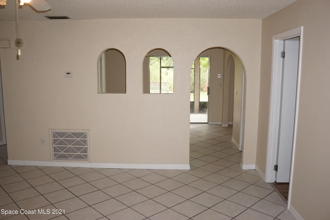 Photo of 1052 Bernice Road
