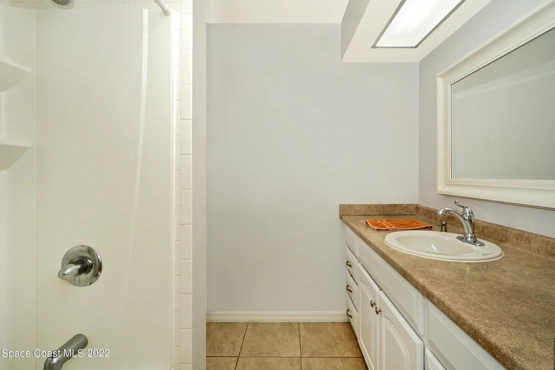 Photo of 1814 Oak Drive N