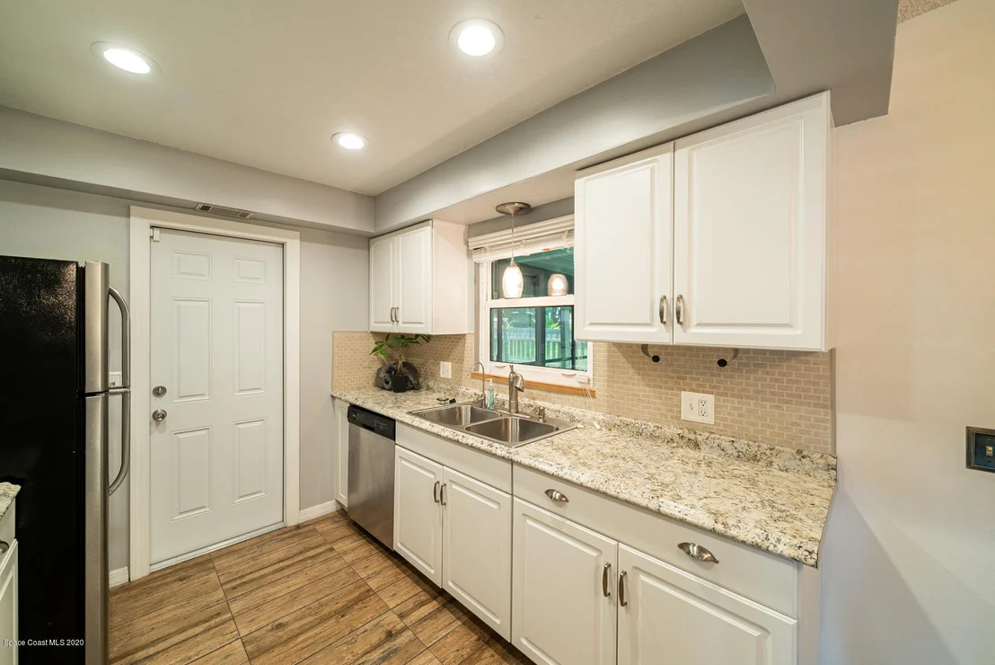 Photo of 2898 Corbusier Drive