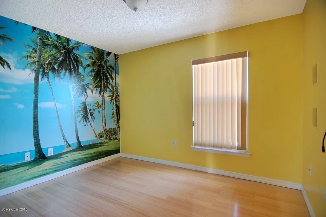 Photo of 1126 White Oak Circle