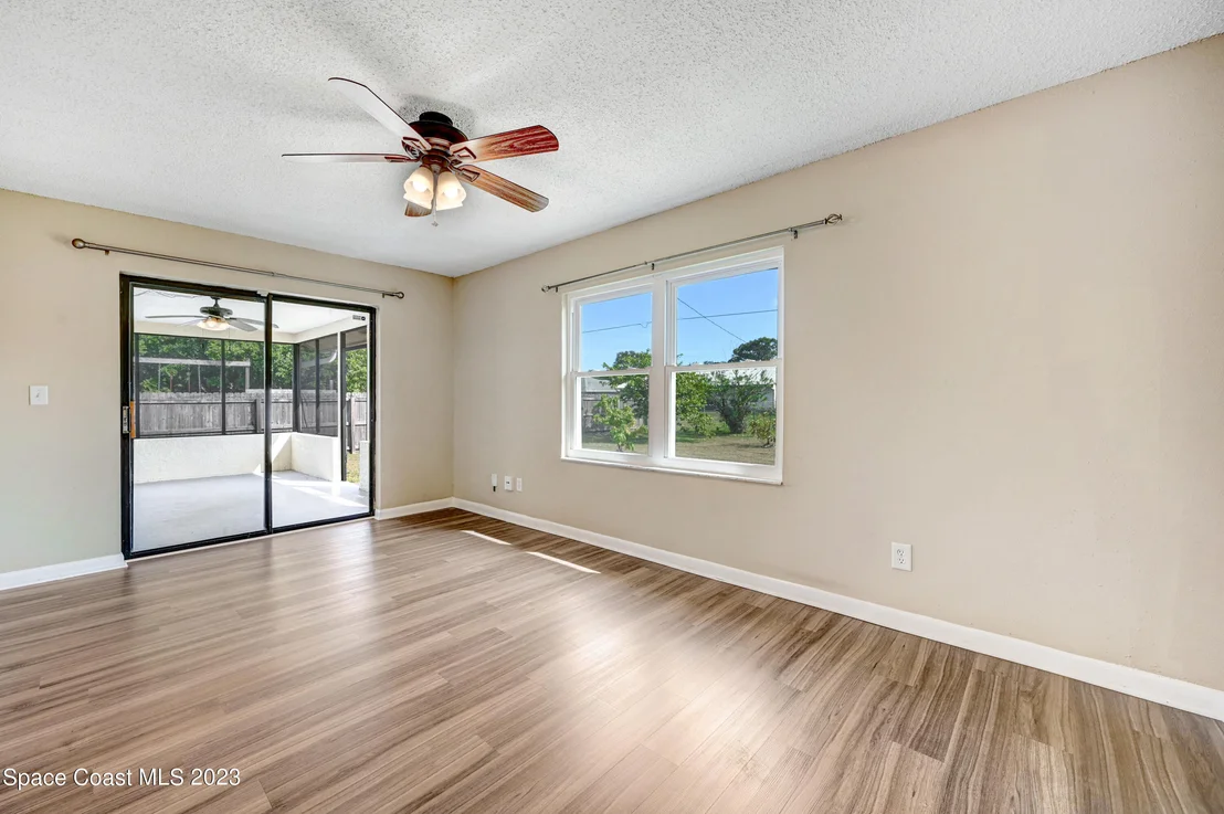 Photo of 781 Arundo Avenue NE