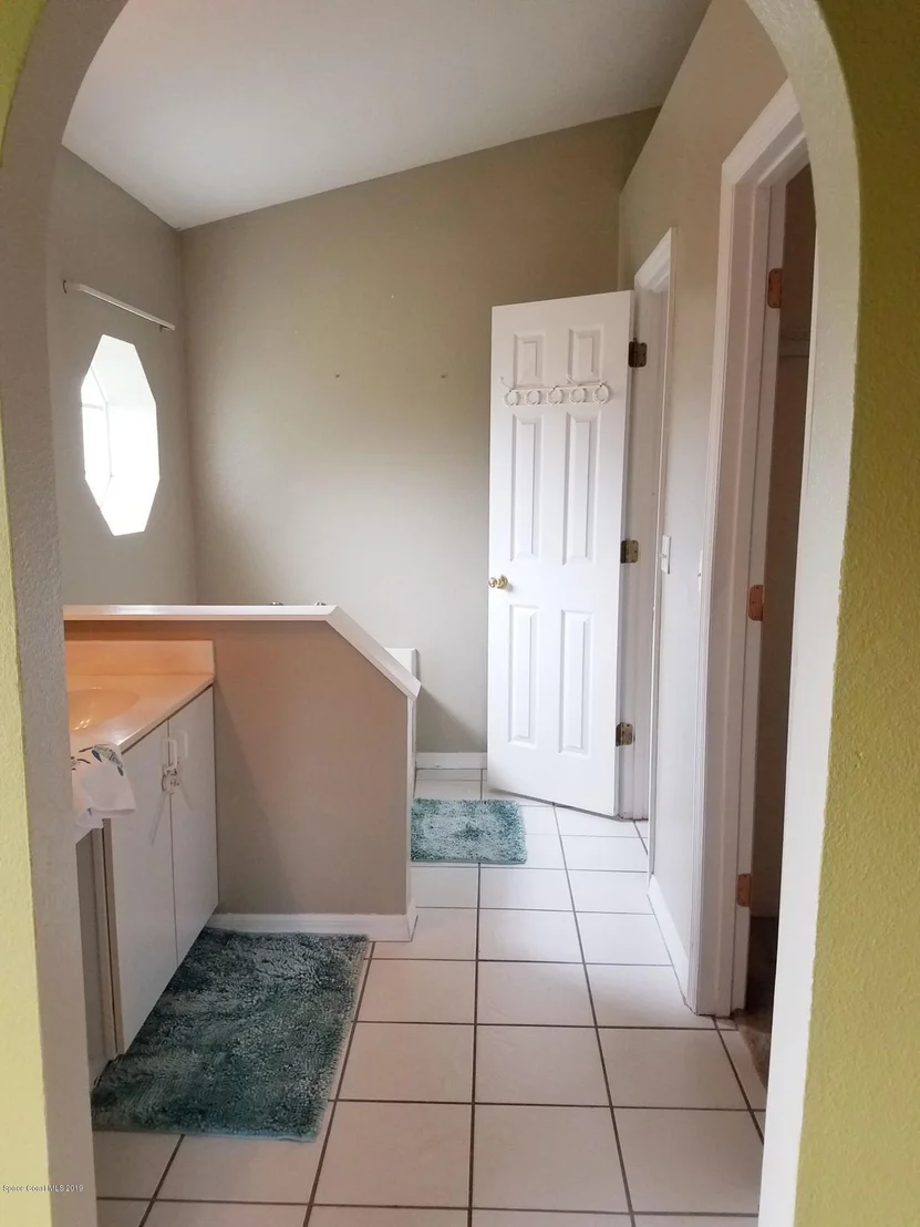 Photo of 2064 Lansing Street