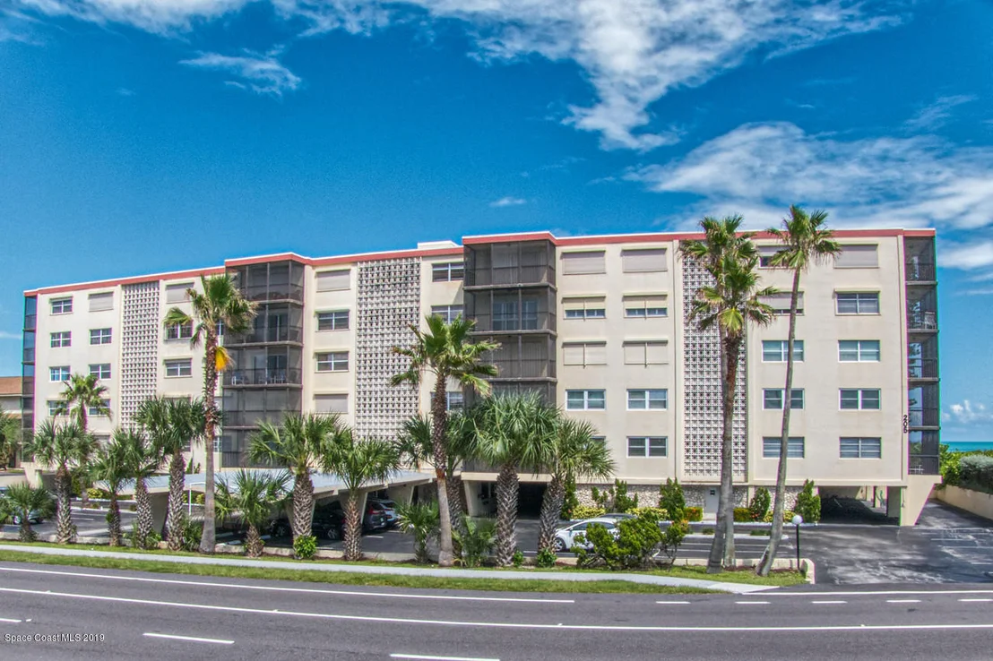 Photo of Unit 607 at 205 Highway A1a