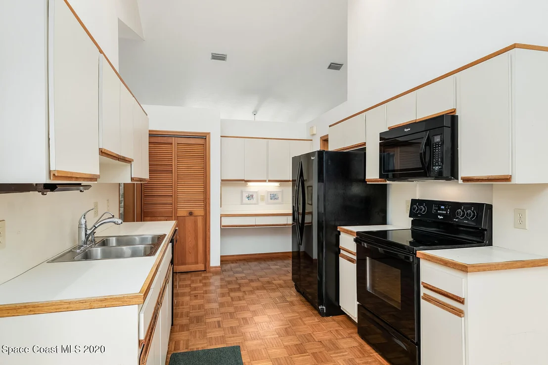 Photo of 2590 Coral Way