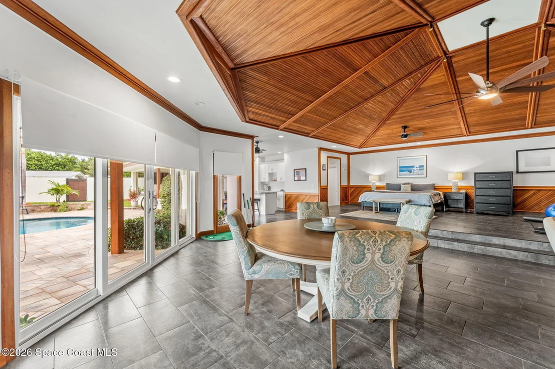 Photo of 207 Riverside Drive