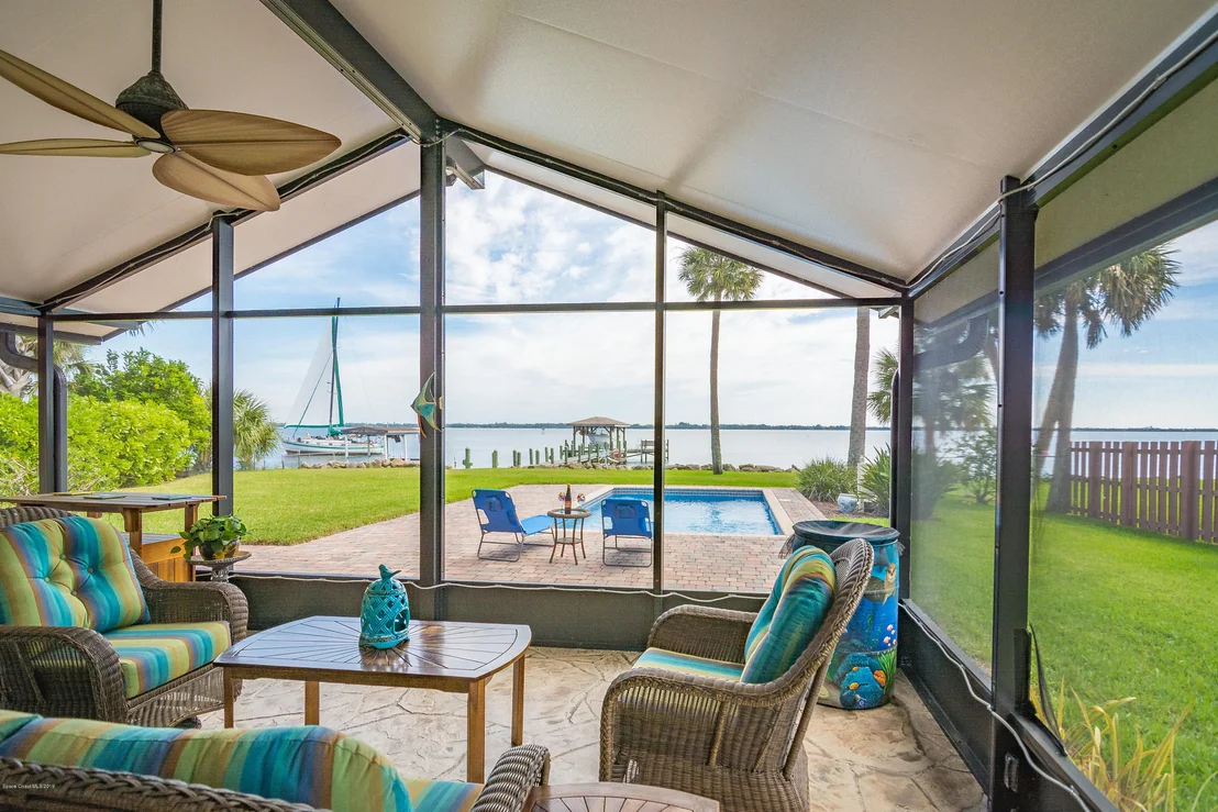 Photo of 3877 Riverside Drive