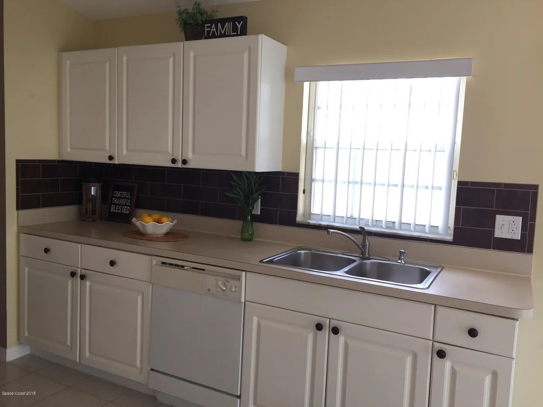 Photo of 805 Bracken NE