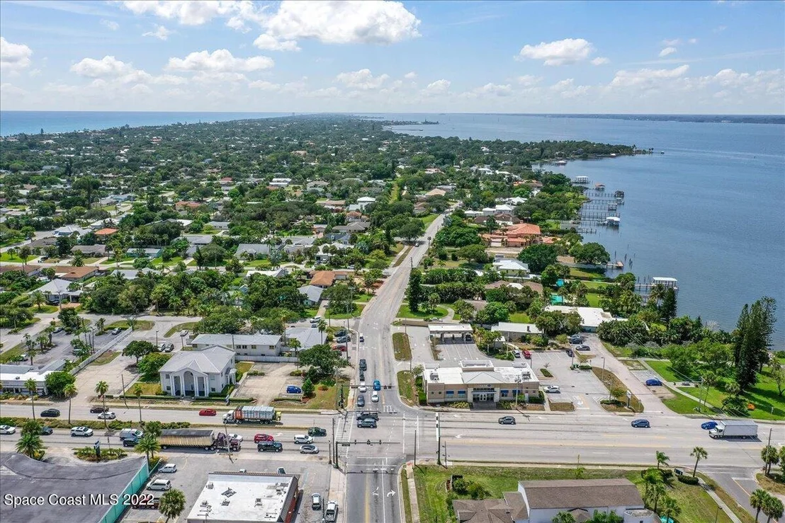 Photo of 300 S Riverside Drive