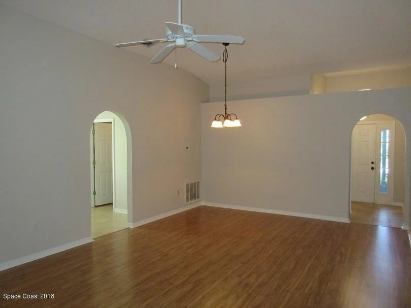 Photo of 1243 White Oak Circle