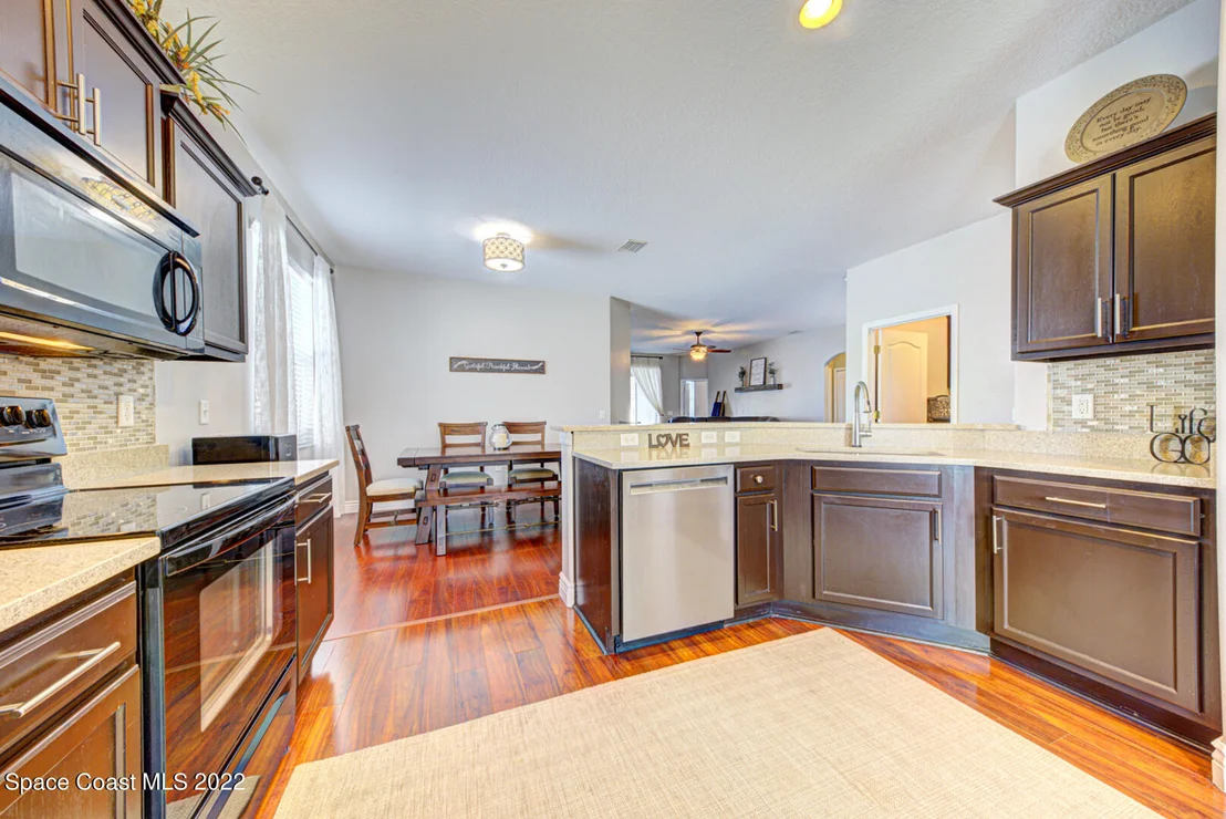 Photo of 1482 Hemingway Boulevard
