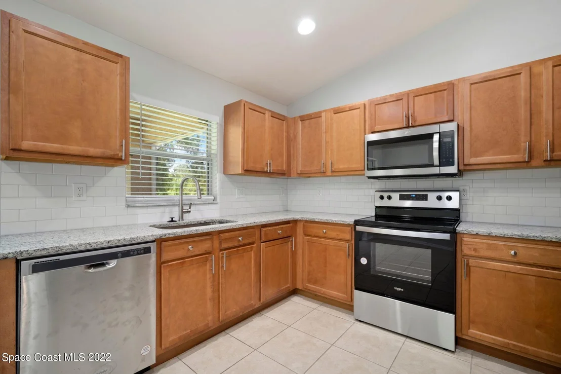 Photo of 1062 Summa Boulevard