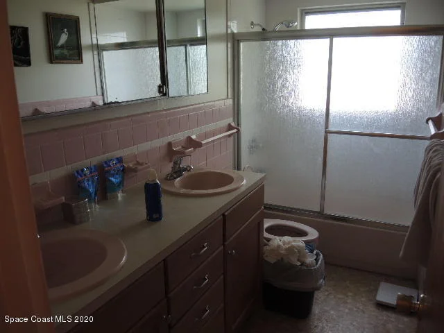 Photo of 312 N Roundtree Drive N