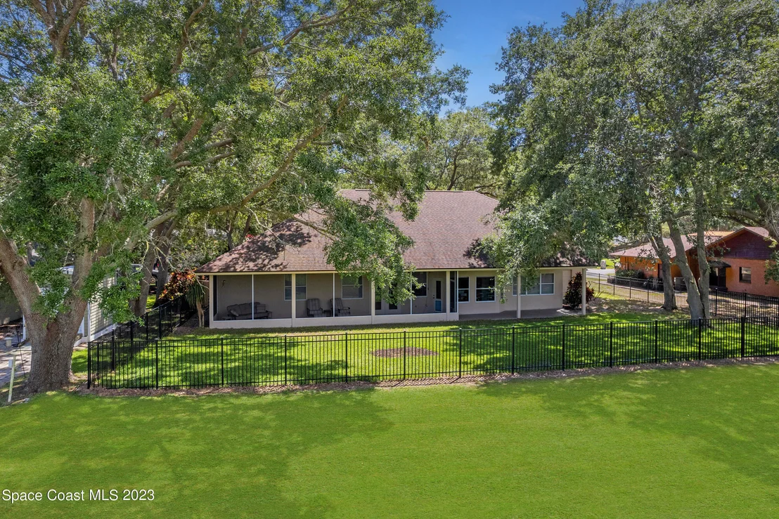 Photo of 1124 Fairlawn Drive