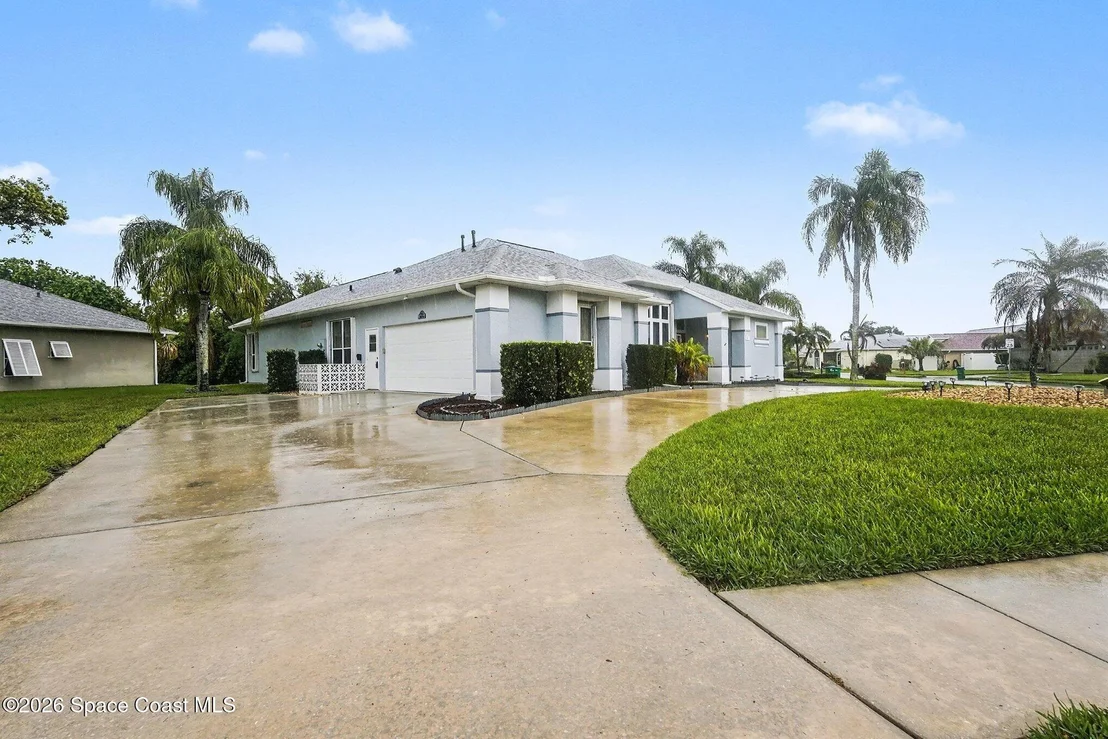 Photo of 981 Victoria Place