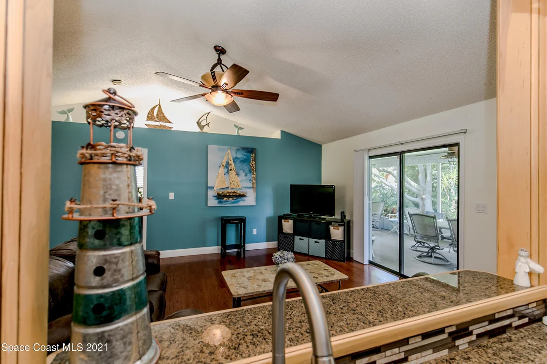 Photo of 949 Streamlet Ave Avenue