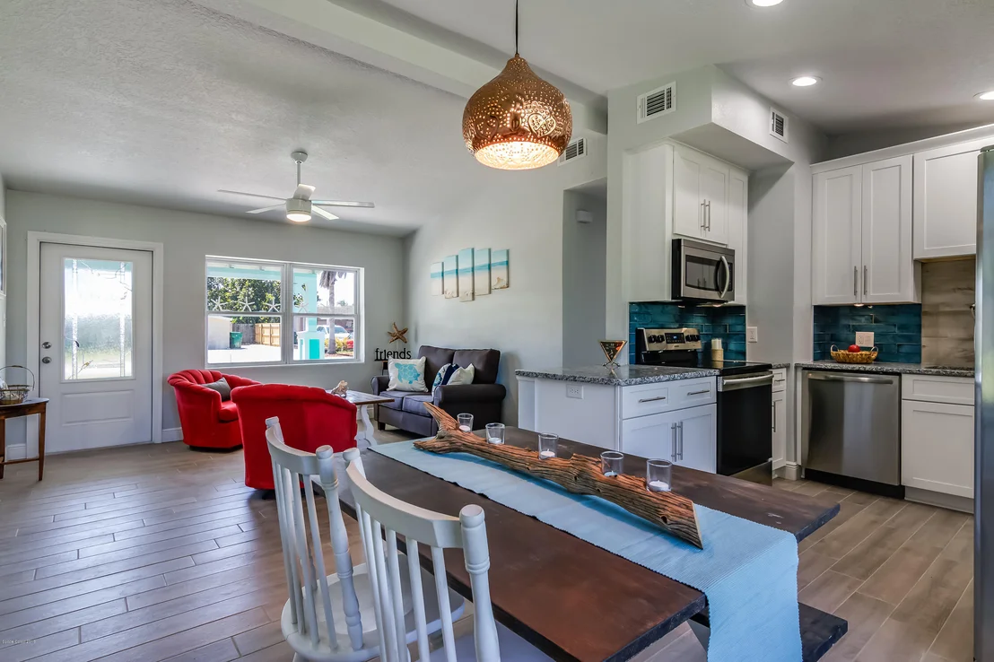 Photo of 320 Avenida De La Vista