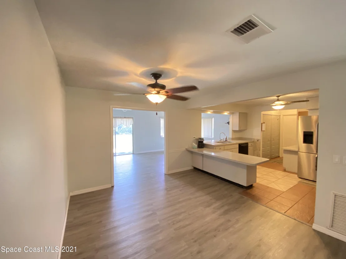 Photo of 1320 Mariposa Drive NE