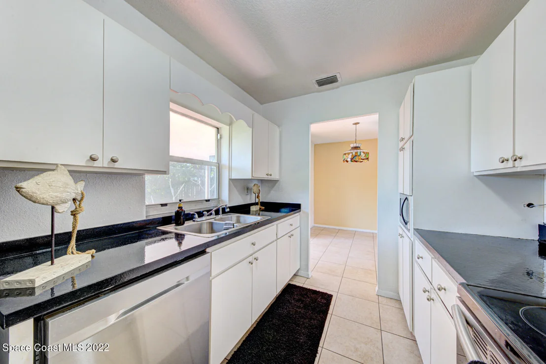 Photo of 1121 Daytona Drive NE