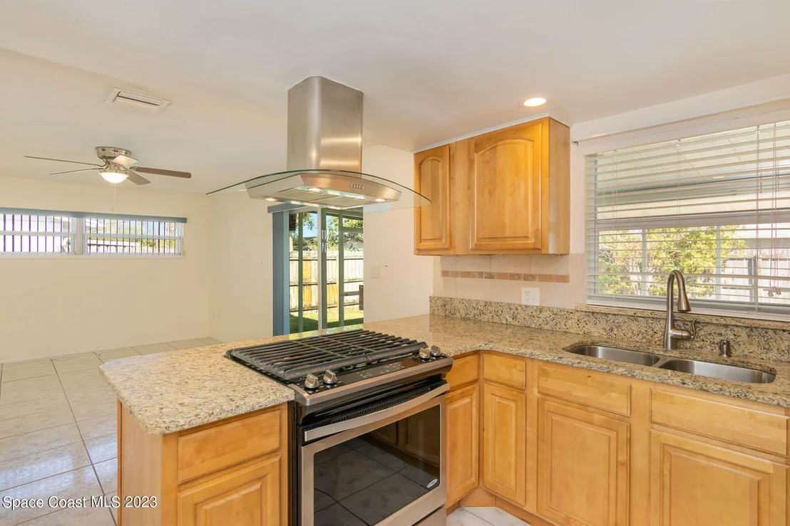 Photo of 880 Westport Drive