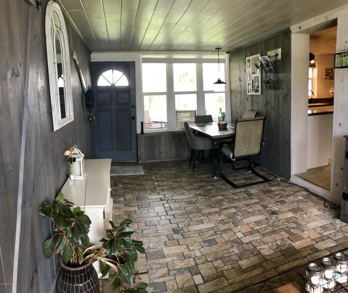Photo of 727 Banyan Drive
