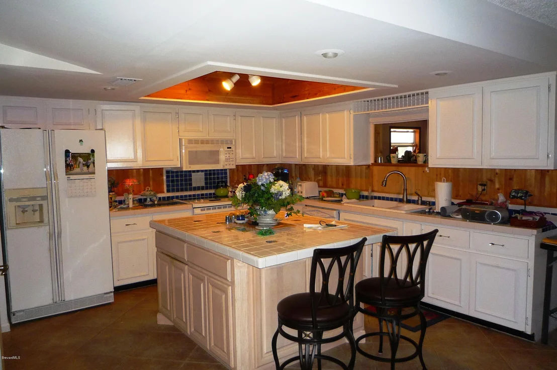 Photo of 3330 Aurora Road