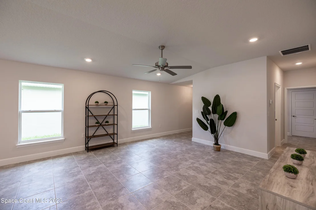 Photo of 1117 SE Canfield Circle SE