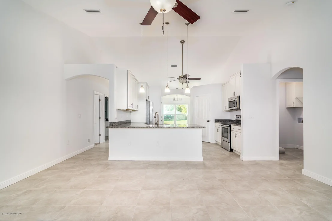 Photo of 7423 Carillon Avenue