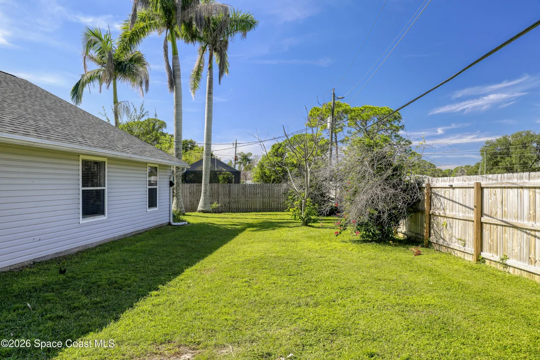 Photo of 449 NE Gilbert Drive NE