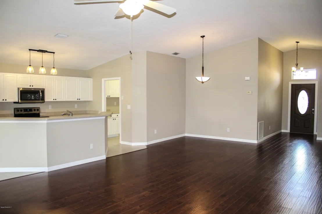 Photo of 881 Villa Drive