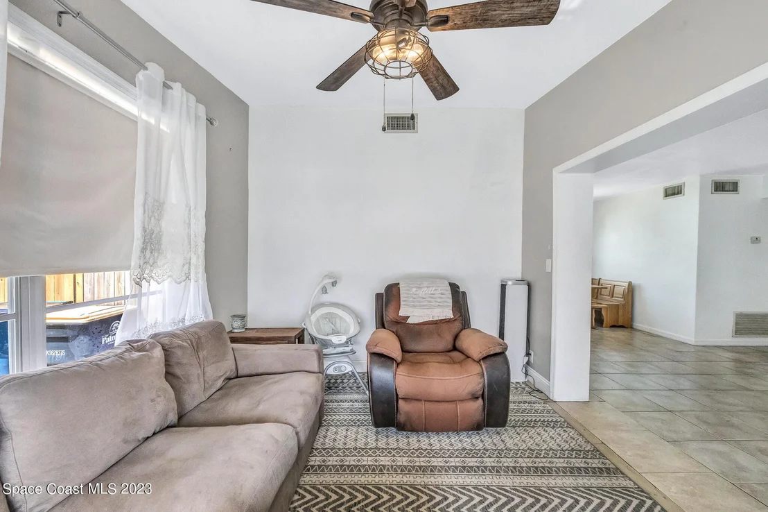 Photo of 2981 Kosuth Road NE