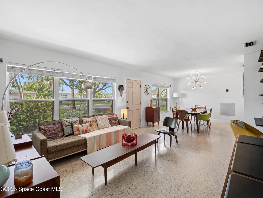 Photo of 525 Pelican Drive