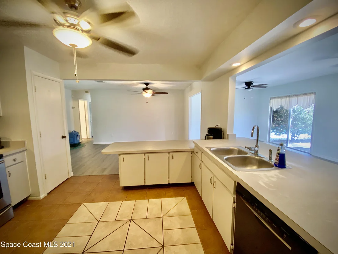 Photo of 1320 Mariposa Drive NE